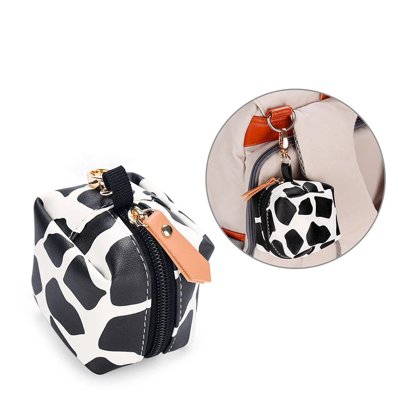 Boîte à Sucette Bébé Motifs Imprimés, pratique et waterproof, idéale pour garder la sucette de votre enfant propre.