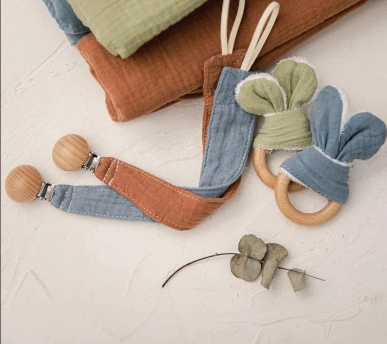 Set Bavoir + Hochet et Attache tétine - Coffrets Cadeaux bébé
