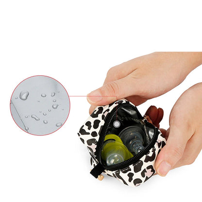 Boîte à Sucette Bébé Motifs Imprimés, pratique et waterproof, idéale pour garder la sucette propre et sécurisée.
