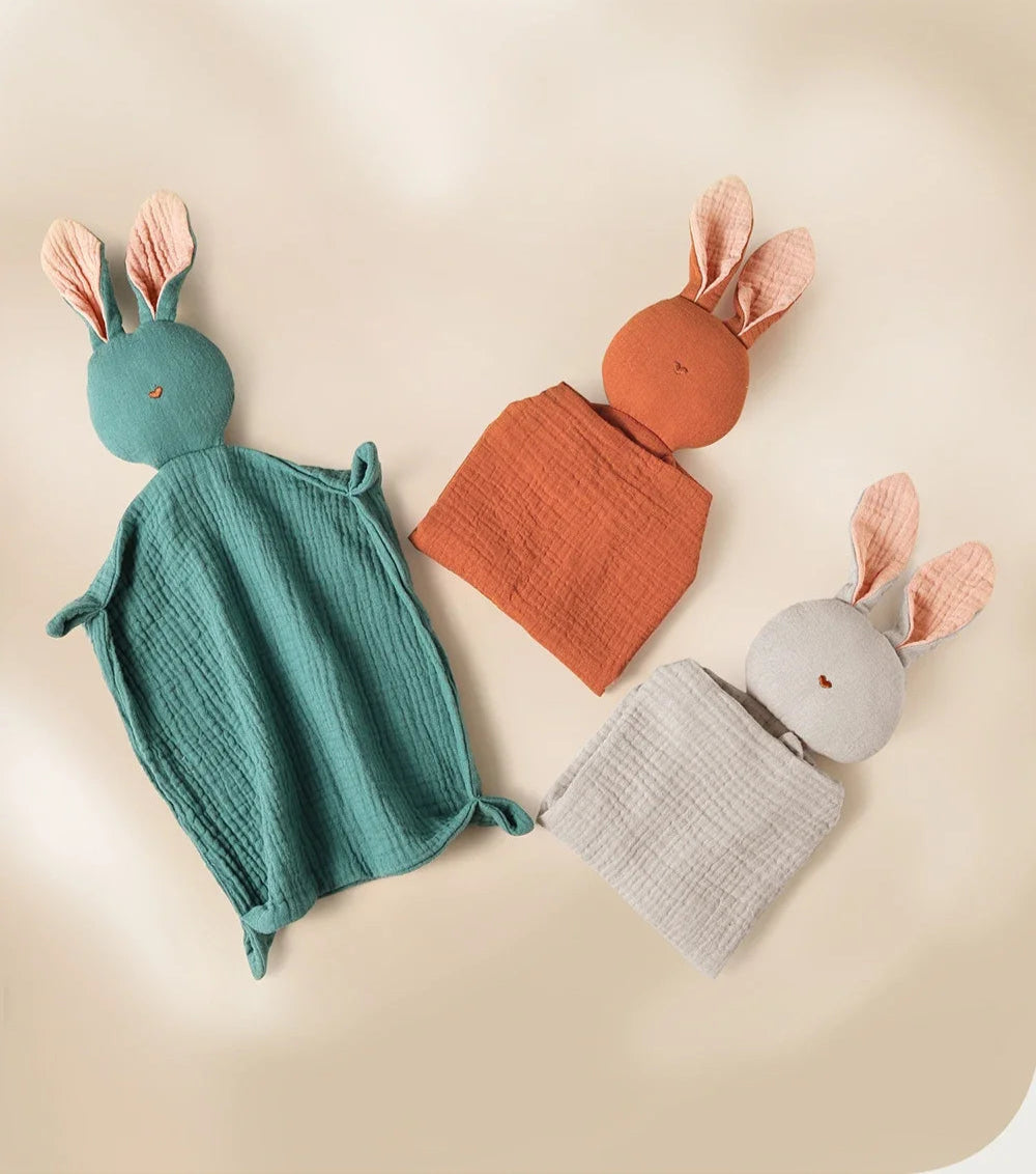 Doudou Lapin aux Grandes Oreilles en tissu doux, idéal pour les bébés de 1 à 3 ans, disponible chez Insular.